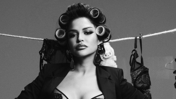 ЦРНА ЧИПКА: Александра Младеновић никад изазовнија - “Стиже нешто потпуно другачије (ФОТО)