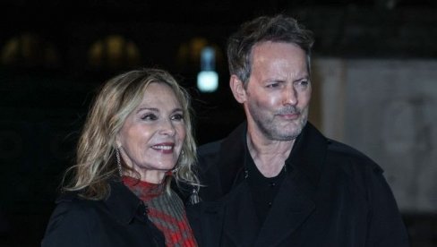 УДАЛА СЕ САМАНТА ЏОУНС (69) ИЗ СЕКС И ГРАДА ЗА 14 ГОДИНА МЛАЂЕГ: Ово јој је четврти муж, изгледала је прелепо у Диору, сви причају о њих