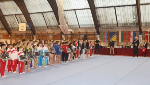 U ZNAK SEĆANJA NA LAZU KRSTIĆA I MARICU DŽELATOVIĆ : Na memorijalnom turiru u sportskoj gimnastici u Novom Sadu, 250 učesnika iz 16 zemalja