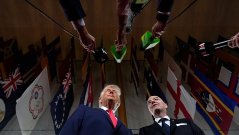 ŠAMAR NOBELU! SVET GLEDA U NEVERICI: Evo šta je uradio Donald Tramp usred žreba za Mundijal (FOTO)