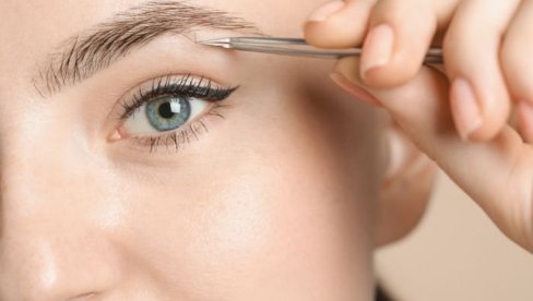 ШМИНКЕРИ КАЖУ ДА НАМ ОВЕ ГРЕШКЕ СА ОБРВАМА ДОДАЈУ ГОДИНЕ: Које трендове треба да заобилазимо?