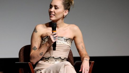 МАЈЛИ САЈРУС ПРОГОВОРИЛА О ВЕРИДБИ СА МЛАЂИМ МУЗИЧАРЕМ: Мислим да је прстен купио за Црни петак