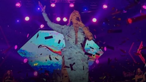 НИКАДА НЕ ОДУСТАЈТЕ: Лепа Брена на концерту у Бањалуци послала снажну поруку (ФОТО)