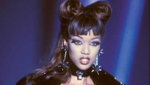 ZVALI SU JE RUŽNO PAČE ALI NIJE ODUSTALA DOK NIJE OSVOJILA MODNI SVET: Otišla u penziju sa 32. godine