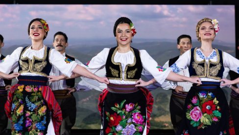 TRADICIJA DOBILA DOSTOJANSTVO: Ansambl Skovran posvetio veče ključnim ličnostima scenskog folklora (FOTO)