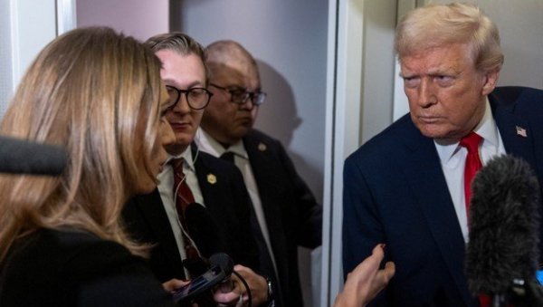 ГЛУПА ЈЕ И ГАДНА Трамп поново увредио новинарку