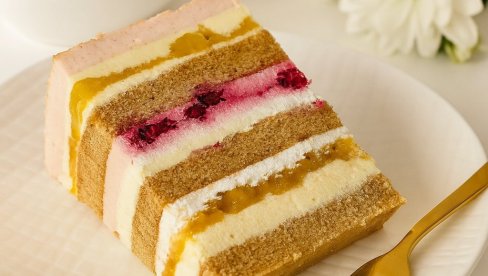 ПОСНА МАНГО МАЛИНА ТОРТА: Савршена, лагана и воћна торта