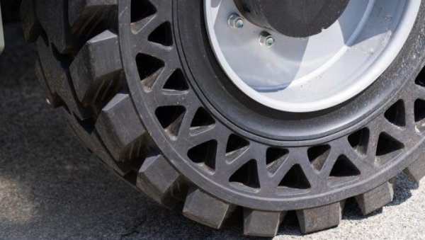 РЕВОЛУЦИНАРНИ ПНЕУМАТИЦИ: Прва гума на свету без ваздуха