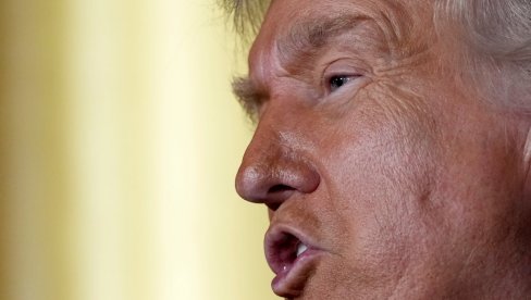 ПРЕУЗМИТЕ ИНСТИТУЦИЈЕ, УБИЦЕ ЋЕ ПЛАТИТИ ВЕЛИКУ ЦЕНУ! Трамп послао никад оштрију поруку демонстрантима у Ирану