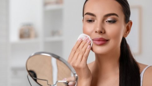 ŠMINKA KOJA SKIDA KILOGRAME SA LICA: Ovi trikovi su postali viralni na društvenim mrežama