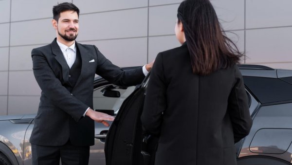 ТОП 5 СТВАРИ КОЈЕ ТРЕБА ДА ЗНАТЕ ПРЕ НЕГО ШТО РЕЗЕРВИШЕТЕ ЛУКСУЗНИ ПРЕВОЗ ЗА ДОГАЂАЈ