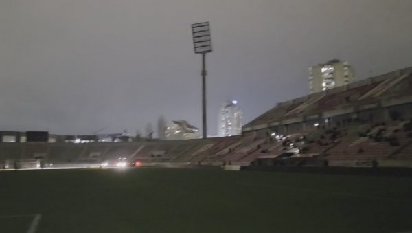 УКЛЕТИ ДУЕЛ! Прво одложено због снега, а данас Раднички Ниш - Чукарички прекинуто због нестанка струје! (ВИДЕО)