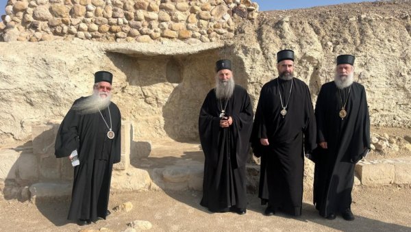 ПАТРИЈАРХ ПОРФИРИЈЕ ПОСЕТИО МЕСТО КРШТЕЊА ИСУСА ХРИСТА: Поглавар СПЦ стигао у Јордан, на лични позив принца Газија Бин Мухамеда (ФОТО)
