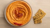 HUMUS OD LEBLEBIJA I PAPRIKE: Kremasti posni namaz koji osvaja mirisom i ukusom