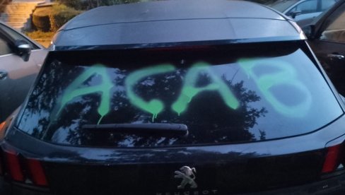 NE PRESTAJE FAŠIZAM BLOKADERA: Pozvali na linč policajku i policajca (FOTO)