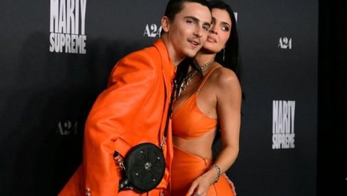 IAKO SU GODINAMA ZAJEDNO, IZGLEDA KAO DA JE KORISTI: Ona skače na svaki njegov mig, decu zapostavlja! (FOTO)