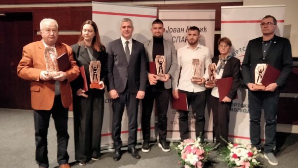 „СПАРТАК“ ЗА АЛЕКСАНДРУ АНДРИЋ И АЛЕКСАНДРА КОМАРОВА : У Новом Саду уручена највиша признања у области спорта у Војводини