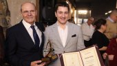НОВОСТИ ДОБИТНИК ЗЛАТНЕ ПТИЦЕ: Савез естрадно-музичких уметника Србије доделио нашој компанији престижно признање (ФОТО)