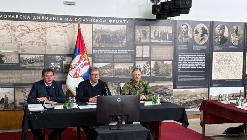 ВУЧИЋ У НИШУ: Председник обилази касарну Мија Станимировић - у току састанак (ВИДЕО)