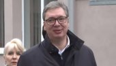 VUČIĆ U GADŽINOM HANU: Obilazi uslužni centra za legalizaciju - građani dočekali predsednika aplauzom (VIDEO)