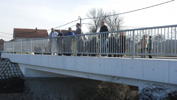 НОВИ МОСТ ЧЕКАЛИ 20 ГОДИНА: Обнова инфраструктуре у краљевачком приградском насељу Ковачи