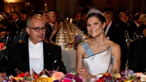 ŠVEDSKA PRINCEZA BLISTALA NA DODELI NOBELA: Obukla maminu haljinu iz 1994. godine (FOTO)