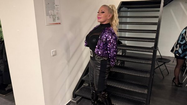 КОЛЕГИЈАЛНОСТ И ПОДРШКА: Зорана Павић специјална гошћа на концерту групе Тап 011, па проговорила о својоој награди за животно дело (ФОТО)