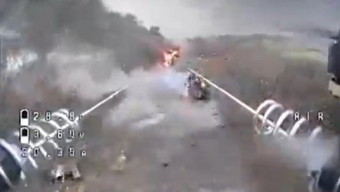 РУСИ НЕ ЗНАЈУ ШТА ИХ ЈЕ СНАШЛО: Погледајте како су Украјинци разнели комплетну војну колону код Покровска (ВИДЕО)