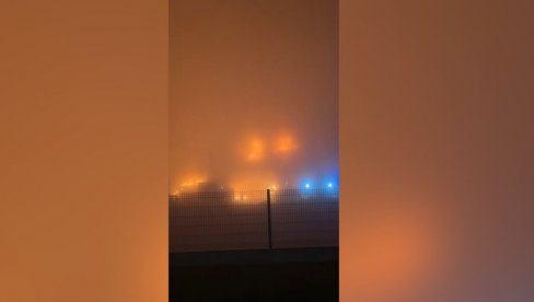 PRVI SNIMCI POŽARA U HRVATSKOJ: Vatra guta pogon fabrike sa opasnim hemikalijama, stiglo hitno upozorenje - Zatvorite porozore (VIDEO)
