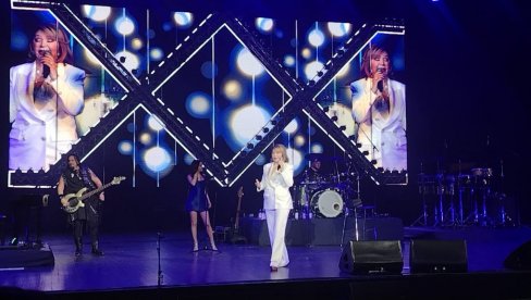 ZORA JE DA SE NAĐEMO NA POLA PUTA: Neda Ukraden prva specijalna gošća na koncertu Leksington benda (FOTO)