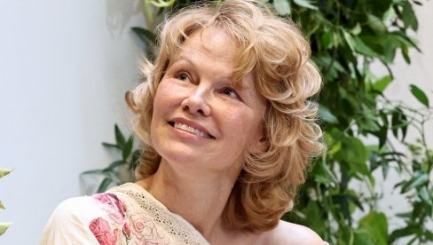 ПРОМЕНИЛА ИМИДЖ, ШОКИРАЛА ЈАВНОСТ, А ТВРДИ ДА ОВО МОРА ДА ЗНА СВАКА ЖЕНА: 9 модних лекција Памеле Андерсон! (ФОТО)