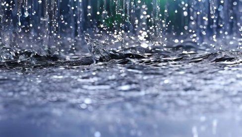 ТОЛИКО ЈЕ КИШЕ ПАЛО ДА ПАТКЕ ПЛОВЕ ПО ФУДБАЛСКОМ ТЕРЕНУ! Временска прогноза испрва није била оваква, али... (ВИДЕО)