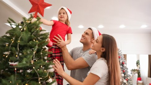 ZAŠTO SE ZVEZDA STAVLJA NA VRH JELKE? Nosi moćnu simboliku