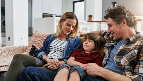 НИКАДА НЕ ГОВОРИТЕ ДЕЦИ ДА НЕМАТЕ НОВЦА ДА ИМ НЕШТО КУПИТЕ: Психолог објаснио зашто је то лоше и шта уместо тога треба да им кажете