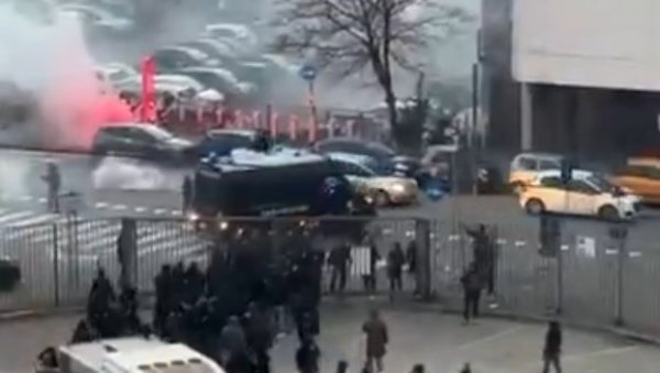 ИТАЛИЈА ЈЕ ЗГРОЖЕНА: Велики нереди, горе и кола и скутери, има повређених полицајаца (ВИДЕО)