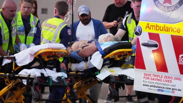 ОВО СУ ЖРТВЕ ТЕРОРИСТИЧКОГ НАПАДA У СИДНЕЈУ: Полицајцу „разнето раме“, међу убијенима и дете од 10 година и преживели холокауста (ВИДЕО)