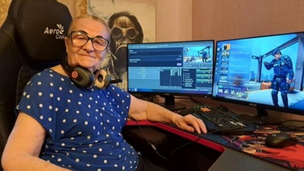 РУСКА БАБА ЗАПРЕПАСТИЛА ЦЕО СВЕТ: Има 77 година и управо је урадила - ово (ВИДЕО)