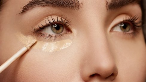 ШМИНКЕРИ КАЖУ ДА ВЕЋИНА ПРАВИ ЈЕДНУ ГРЕШКУ СА КОРЕКТОРОМ: Због тога изгледамо старије него што јесмо (ВИДЕО)