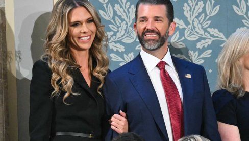 ВЕРИО СЕ ТРАМПОВ СИН: Запросио познату манекенку (ФОТО)