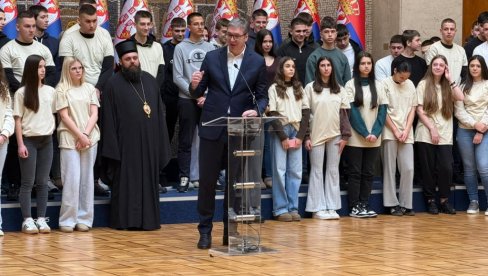 DRAGA DECO, DOBRO DOŠLI U SVOJ BEOGRAD: Vučić ugostio učenike Tehničke škole Nikola Tesla iz Vukovara (VIDEO)