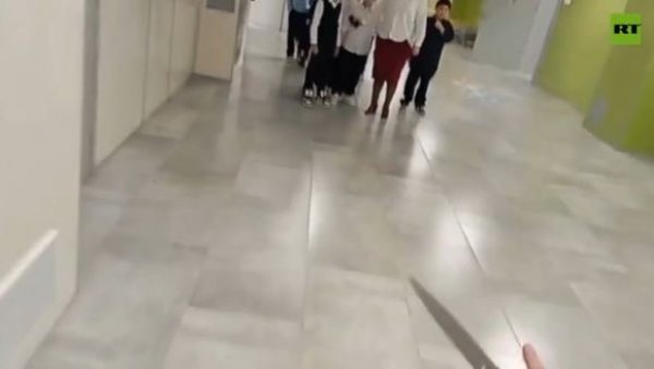 ДЕЧАК ИЗБОДЕН НОЖЕМ У РУСКОЈ ШКОЛИ: Старији ученик припремао масакр - Објављени и снимци (ВИДЕО)