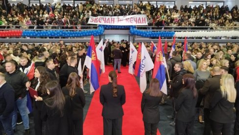 СВЕ СПРЕМНО ЗА МИТИНГ СРПСКЕ ЛИСТЕ: Хала спортова у Косовској Митровици у бојама српске тробојке