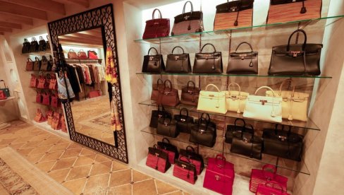BIRKIN TAŠNA GUBI NA VREDNOSTI NA AUKCIJAMA: Da li Hermès ima razloga za brigu?
