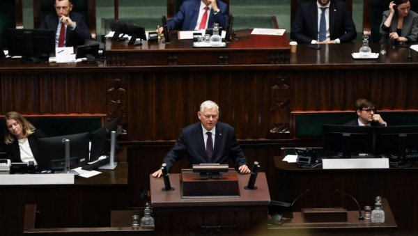 СКАНДАЛ У ПОЉСКОМ ПАРЛАМЕНТУ: Довиђења, дебили (ВИДЕО)