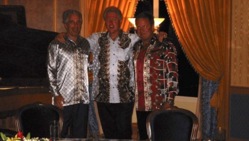 ЈА САМ ЖРТВЕНИ ЈАРАЦ: Клинтон оплео по Белој кући због контроверзних фотографија