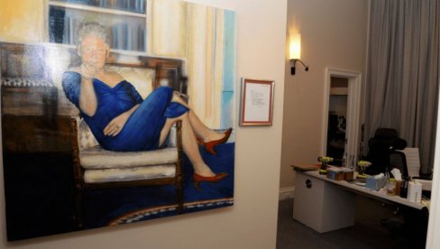 RAŠČLANJENI BIL Klinton u haljini i štiklama - sve asocira na aferu s Levinski! Objavljeni novi podaci o Epštajnu (FOTO)