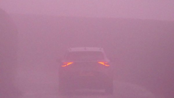 АКО ВИ НЕ ВИДИТЕ ДОБРО, НЕ ВИДЕ НИ ВАС: МУП упозорио на најчешћу грешку у вожњи приликом смањене видљивости