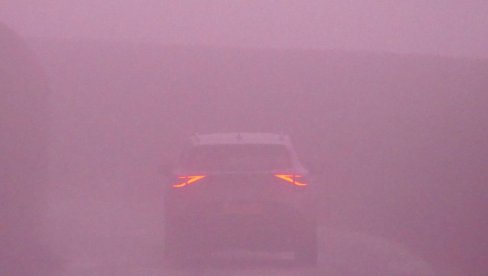 MAGLA, SNEG I LED NA PUTEVIMA! Uvedene zabrane za kamione, oglasili se Putevi Srbije: Ovo su kritične deonice širom zemlje