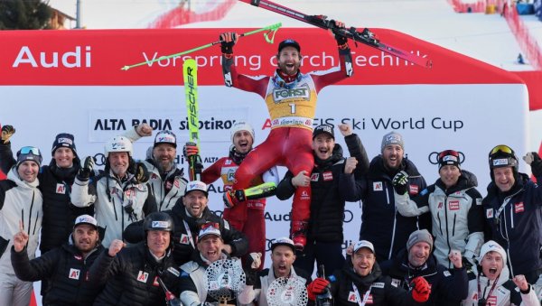 ОВО НИЈЕ ВИЂЕНО ДВЕ ГОДИНЕ! Какав крај скијашке трке у ФИС Светском купу (ВИДЕО)