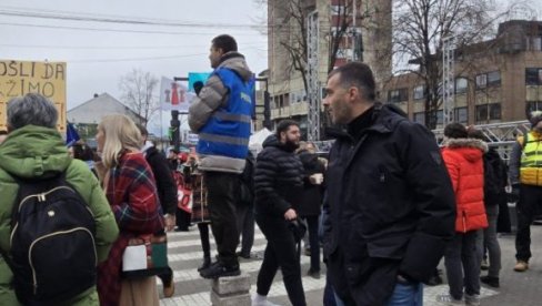 PRAVITE SE LUDI, DOKLE VIŠE OVAKO? Blokaderi iz Novog Pazara priznali da nemaju podršku građana (FOTO)